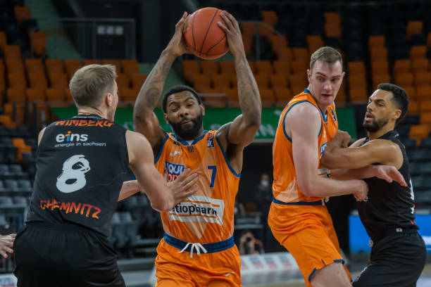 国羽迎来新 国羽迎来新