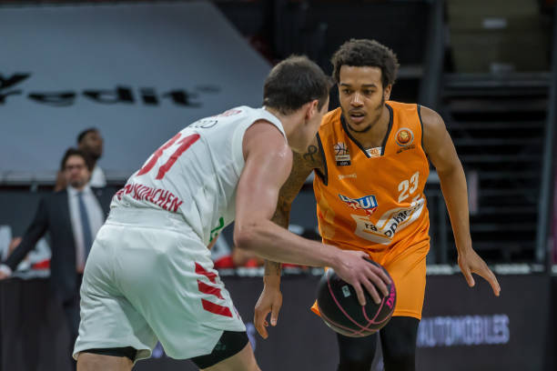 用战术调整 用战术调整