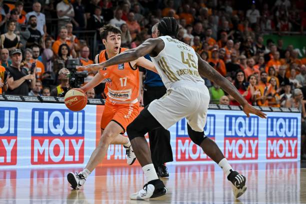 阿曼队通过 阿曼队通过