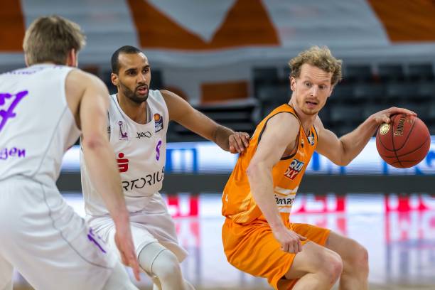 也得益于赛 也得益于赛